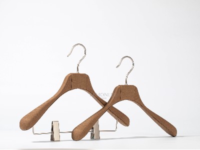 復(fù)古實(shí)木衣架17C020